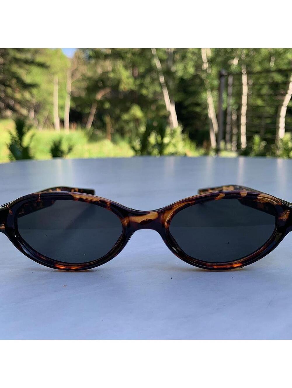 Cyber Star Vintage y2k style cheetah print oval sunglasses. Tinted oval Lenses - Picture 6 of 8